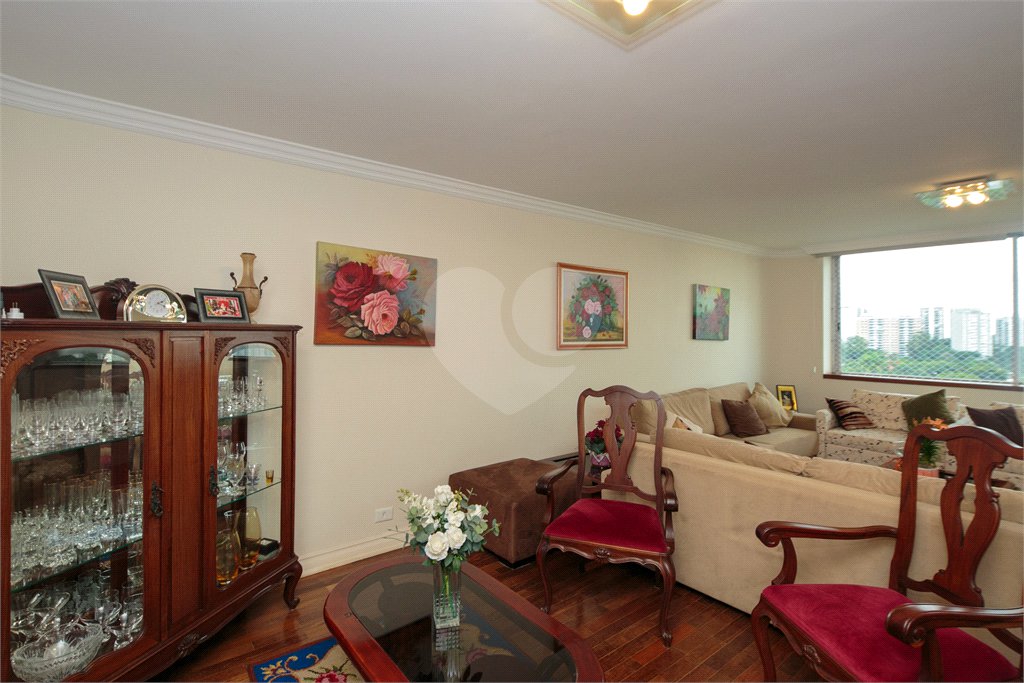 Apartamento à venda com 4 quartos, sendo 1 suíte, em Alto da Boa Vista, São Paulo, SP