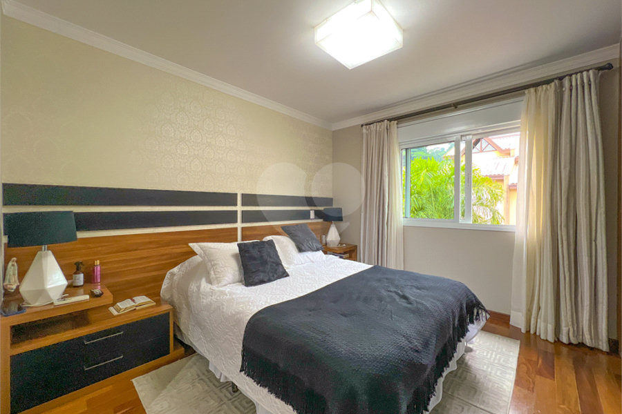 Casa à venda com 4 quartos, sendo 2 suítes,  no condomínio Floradas da Serra, São Paulo - SP