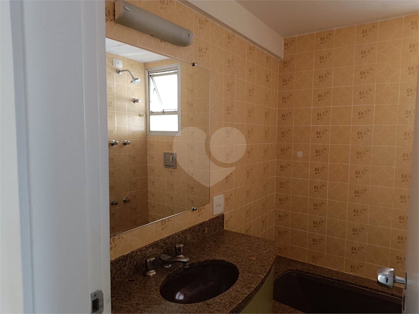 Apartamento à venda com 3 quartos, sendo 1 suíte, em Moema, São Paulo, SP