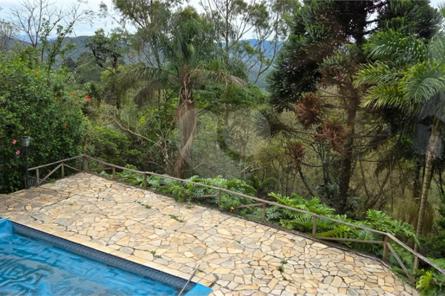 Sobrado à venda com 5 quartos, sendo 3 suítes, em Roseira, Mairiporã, SP