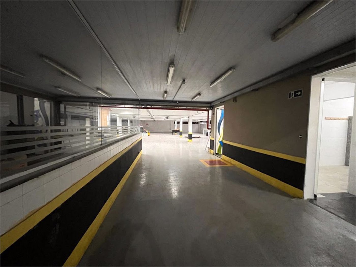 Prédio Corporativo em Santos | 4 Pavimentos | Galpão com Pé-Direito Duplo | Estrutura para +200 Pessoas | Compra Ou Locação