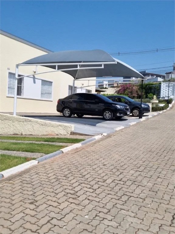 Casa à venda com 3 quartos, sendo 1 suíte, no condomínio Residencial Vila D`ouro, Cotia - SP