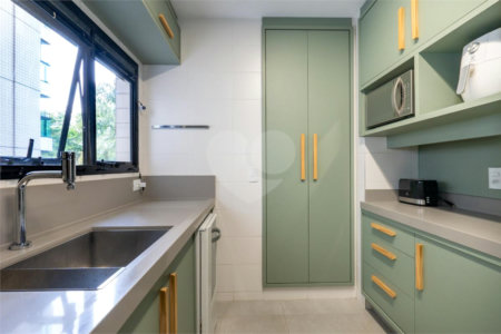 Apartamento à venda com 3 quartos, sendo 1 suíte, em Jardim Morumbi, São Paulo, SP