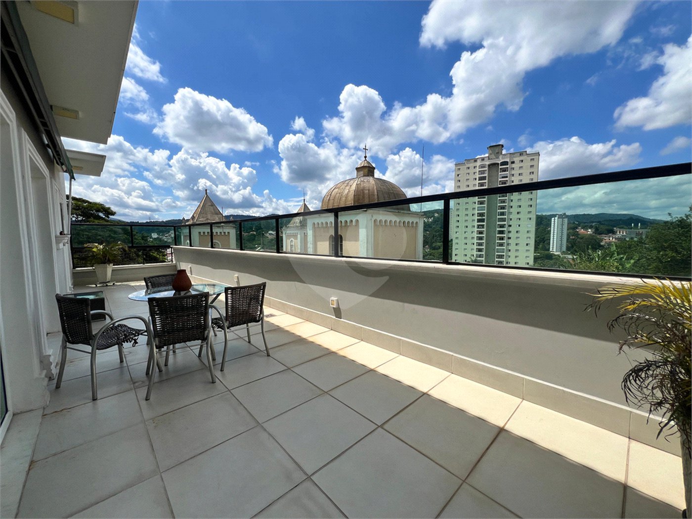 Casa à venda com 3 suítes no condomínio Quinta de Santo Antônio, São Paulo - SP