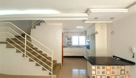 Casa à venda com 3 quartos, sendo 1 suíte,  no condomínio Apeu, São Paulo - SP