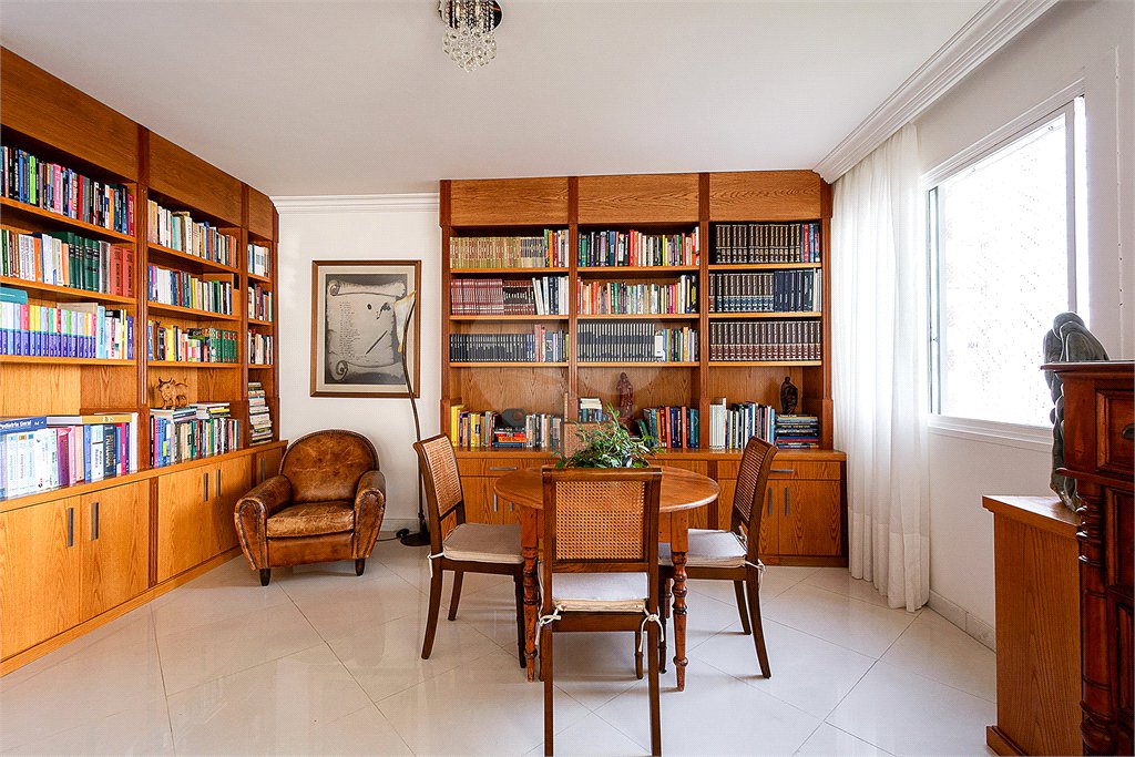 Apartamento à venda com 4 suítes em Jardim Marajoara, São Paulo, SP