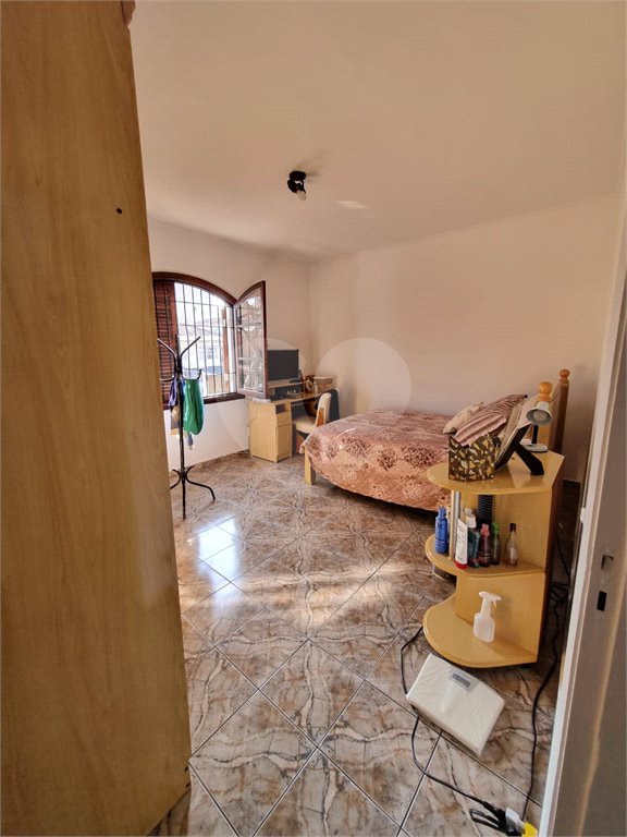 Sobrado à venda com 3 quartos em Bortolândia, São Paulo, SP