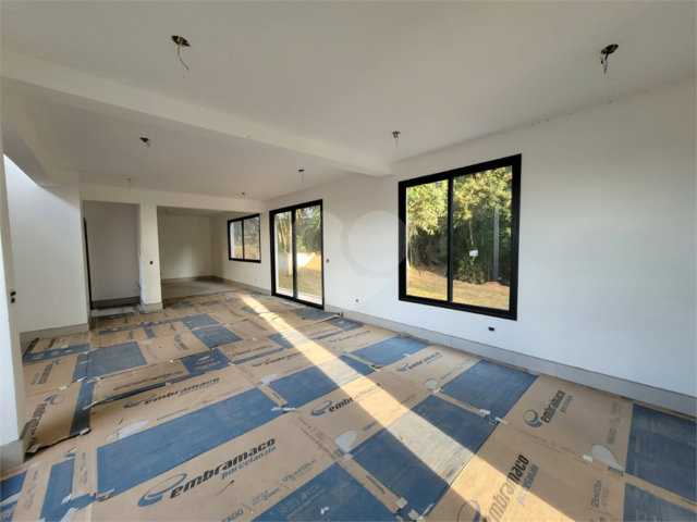 Casa à venda com 6 quartos, sendo 4 suítes,  no condomínio Suíça da Cantareira, Mairiporã - SP