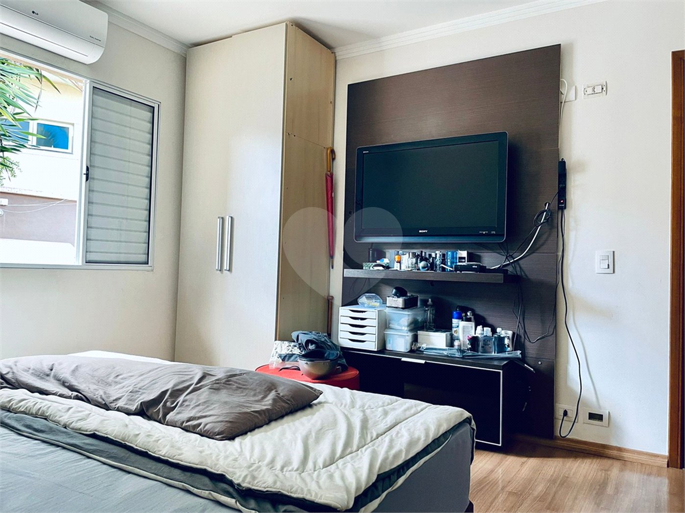Casa à venda com 3 quartos, sendo 1 suíte, no condomínio Shambala I, Atibaia - SP