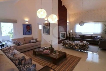 Casa à venda com 5 suítes no condomínio Parque Arco Iris, Atibaia - SP