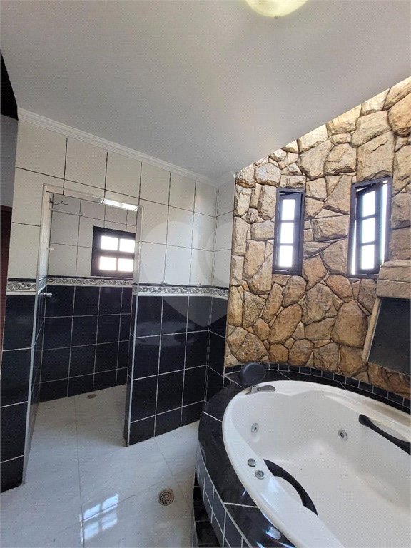 Sobrado à venda com 3 quartos, sendo 1 suíte,  em Jardim Ana Rosa, Suzano, SP