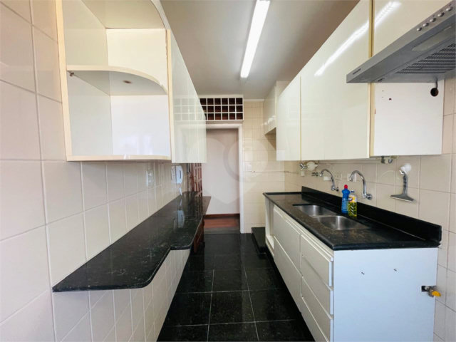 Apartamento à venda com 3 quartos, sendo 1 suíte,  em Alto da Boa Vista, São Paulo, SP