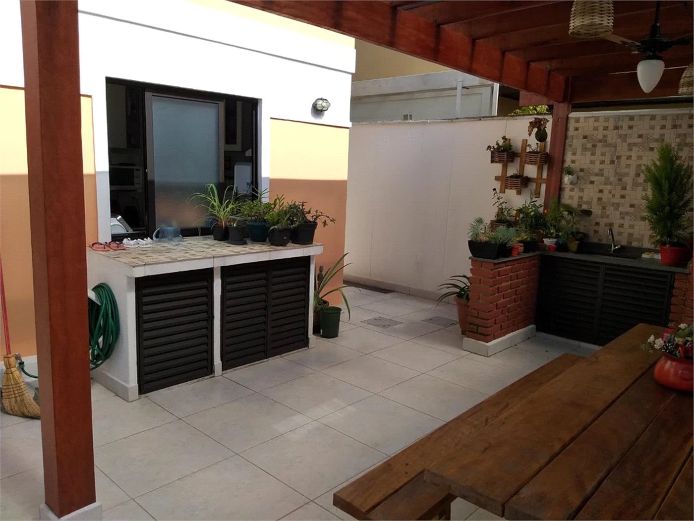 Casa à venda com 4 quartos, sendo 2 suítes, no condomínio Vila Panamericana, São Paulo - SP