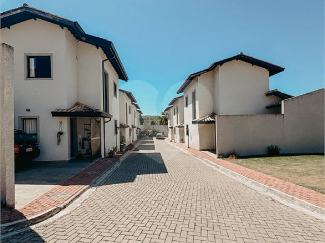 Casa à venda com 3 quartos, sendo 1 suíte,  no condomínio Residencial Marchant Buarque, Atibaia - SP