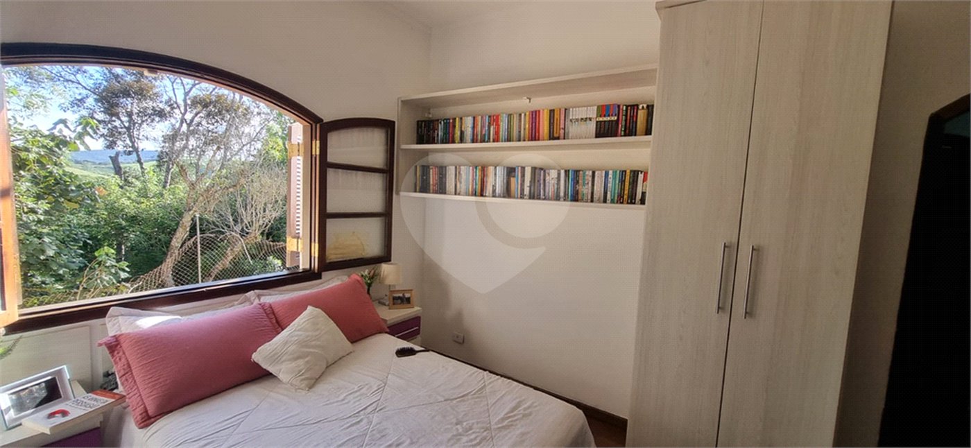 Casa à venda com 7 quartos, sendo 4 suítes, no condomínio Residencial Ypeville, Mairiporã - SP