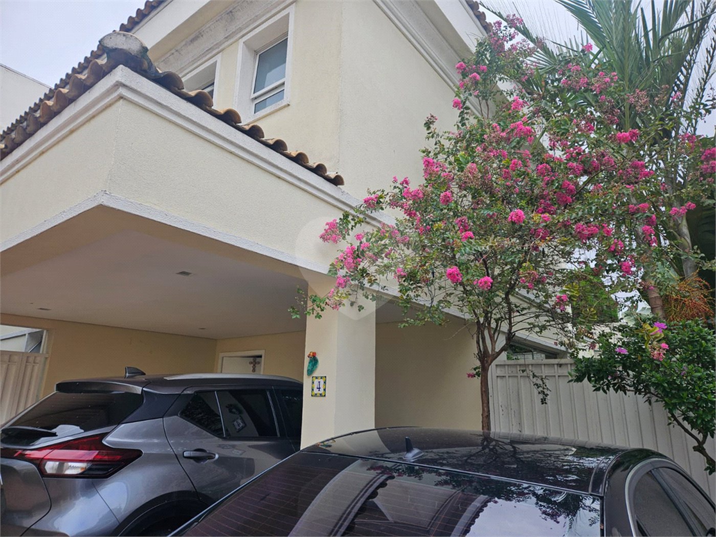 Casa à venda com 4 quartos, sendo 2 suítes,  no condomínio Villa Luxis, São Paulo - SP