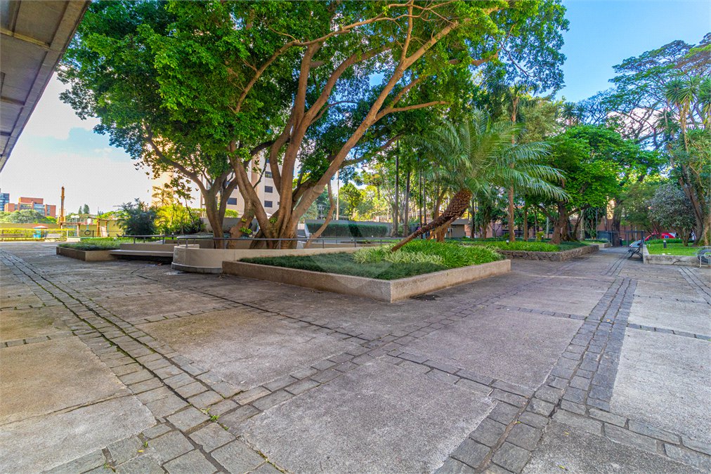 Apartamento à venda com 3 quartos, sendo 1 suíte,  em Alto da Boa Vista, São Paulo, SP