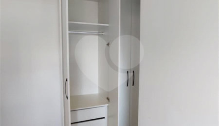 Apartamento à venda com 2 quartos, sendo 1 suíte,  em Jardim das Acácias, São Paulo, SP