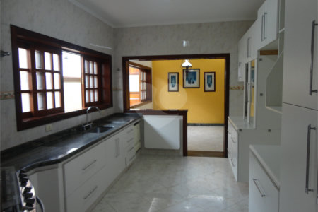 Casa à venda com 3 quartos, sendo 1 suíte, em Santa Marina, Valinhos, SP