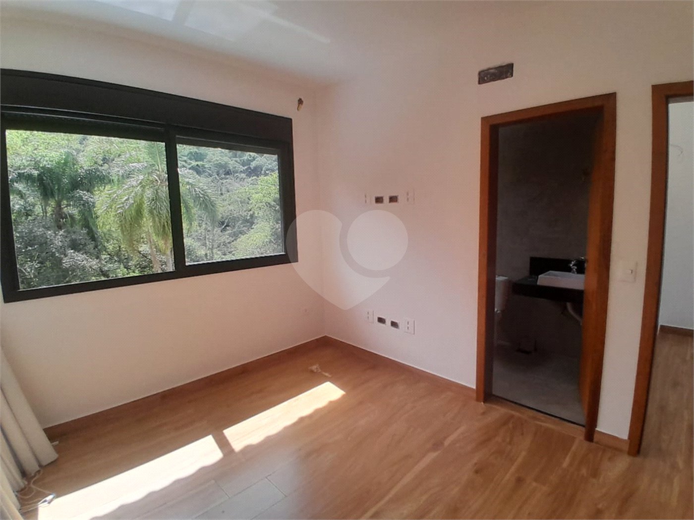 Casa à venda ou para alugar com 3 suítes no condomínio Sausalito, Mairiporã - SP