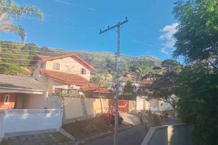 Casa à venda com 4 quartos, sendo 3 suítes, no condomínio Arco Iris, Atibaia - SP