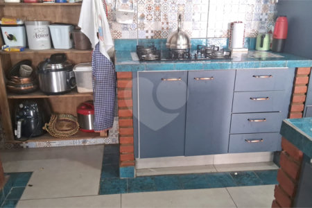 Casa à venda com 5 quartos, sendo 1 suíte, no condomínio Village da Serra, Araçoiaba da Serra - SP