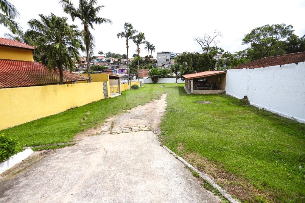 Chácara à venda com 3 quartos, sendo 1 suíte, em Vila São Pedro, Suzano, SP