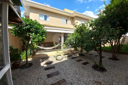 Casa à venda com 3 quartos, sendo 1 suíte, no condomínio São Domingos, Valinhos - SP