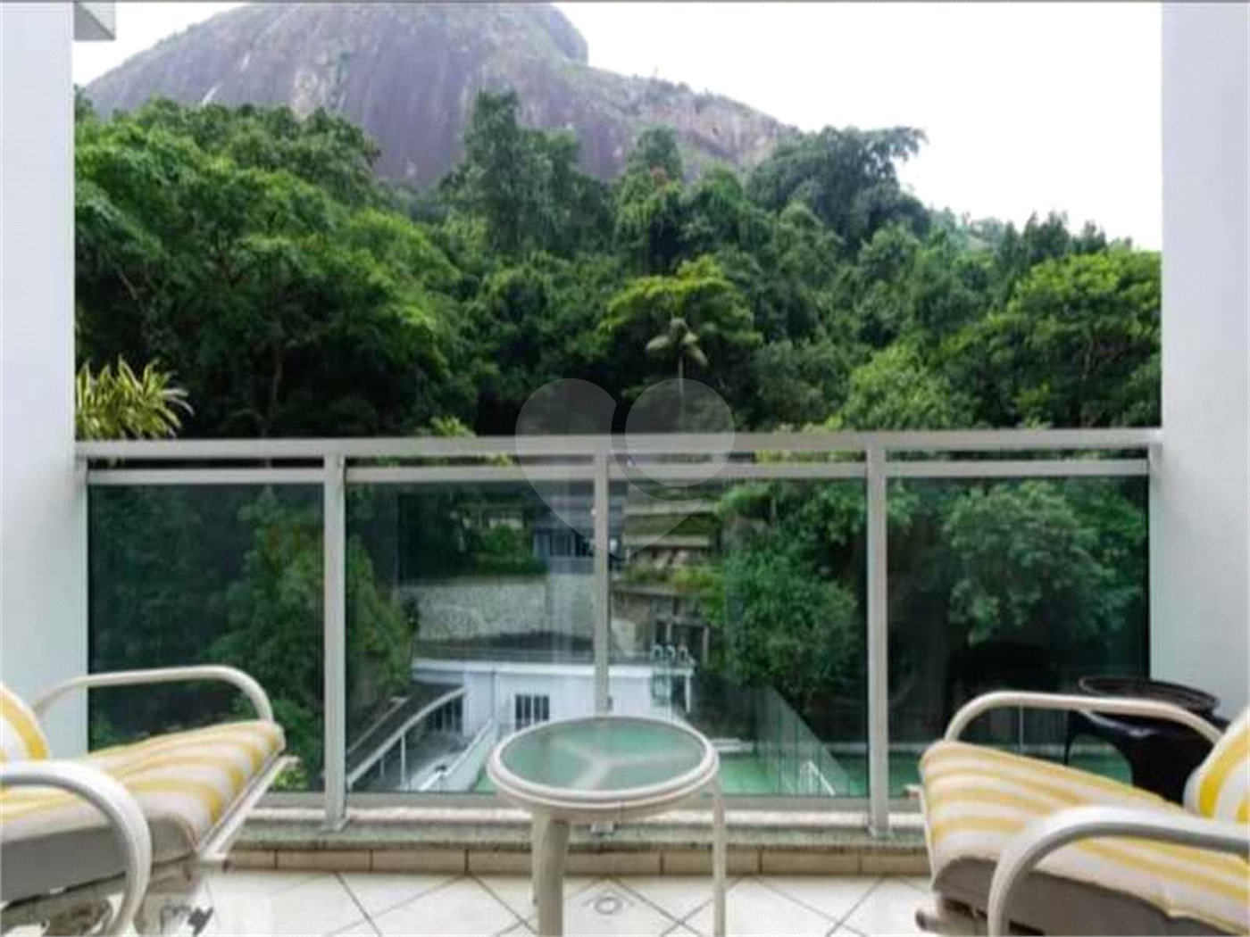 Cobertura à venda com 2 quartos, sendo 1 suíte, em Lagoa, Rio de Janeiro, RJ