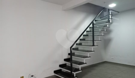 Sobrado à venda com 3 quartos, sendo 1 suíte,  em Guaiaúna, São Paulo, SP