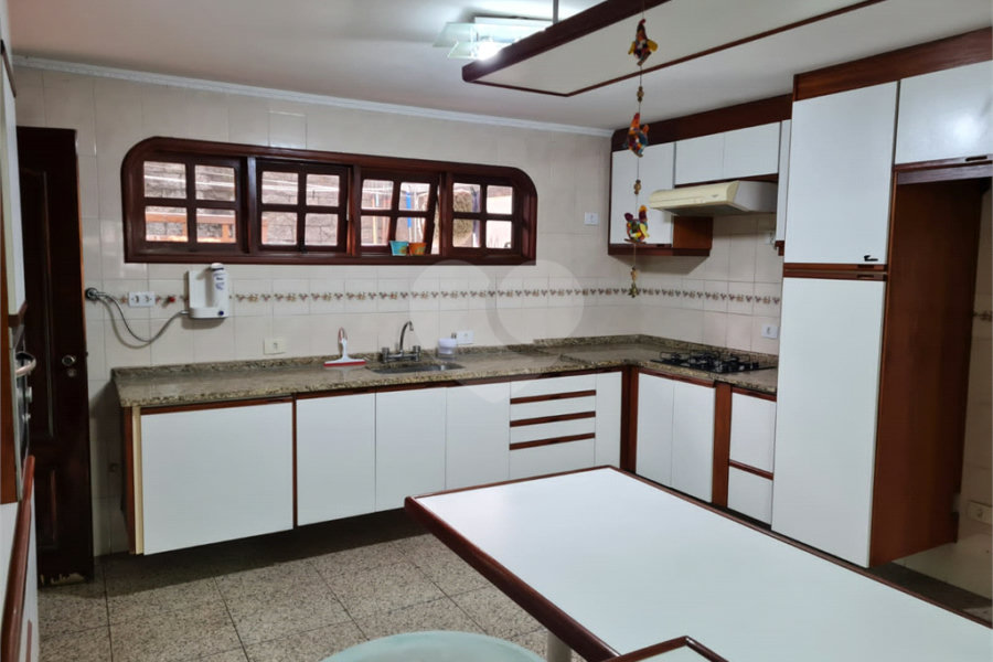 Sobrado à venda com 3 quartos, sendo 1 suíte, em Vila Tibagi, Guarulhos, SP
