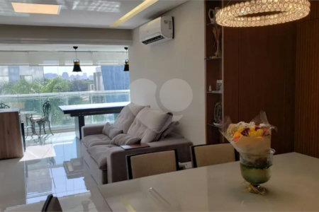 Apartamento à venda com 3 suítes em Vila Alexandria, São Paulo, SP