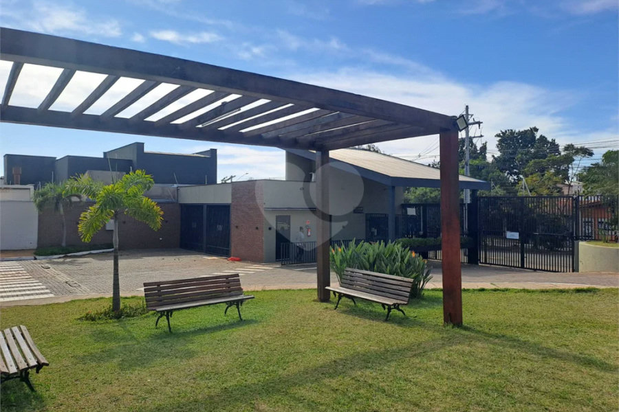 Linda Casa 3 dormitórios com piscina - R$ 950.000,00