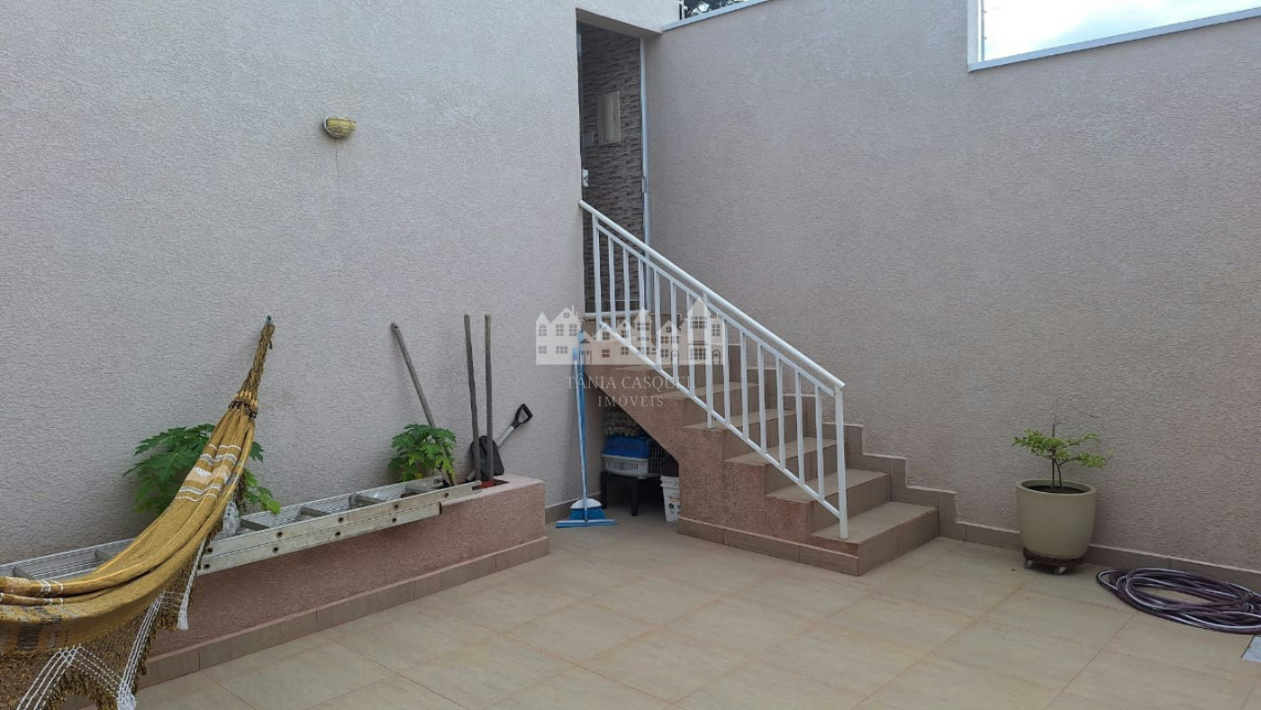 Casa à venda com 3 quartos, sendo 1 suíte, em Residencial Jardins da Catalunha, Atibaia, SP