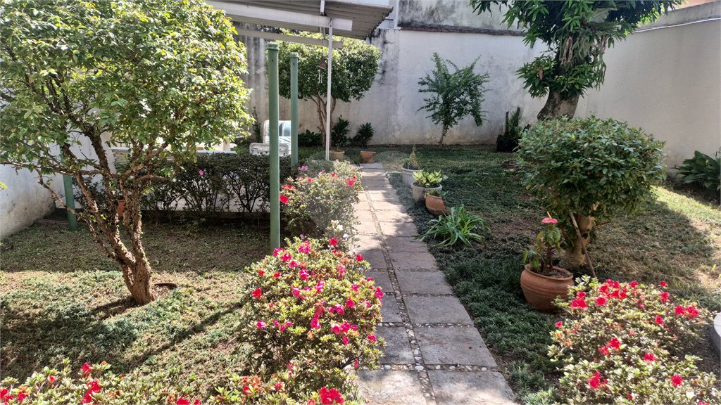 Casa à venda com 4 quartos, sendo 3 suítes,  no condomínio Chácara das Rosas, São Paulo - SP