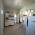 Casa à venda com 4 quartos, sendo 1 suíte, no condomínio Shangri-la, Atibaia - SP