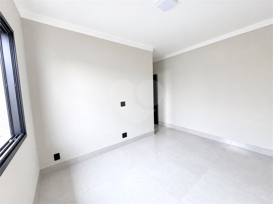 Casa à venda com 2 quartos, sendo 1 suíte, no condomínio Tivolli, Itapetininga - SP