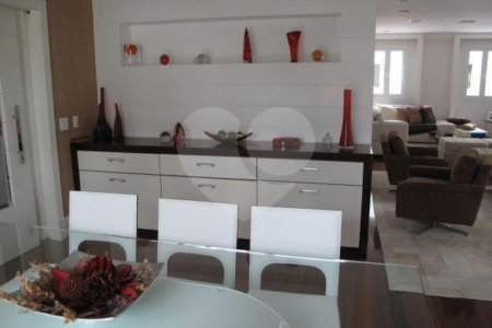 Casa à venda ou para alugar com 4 suítes no condomínio Villa Imperial, São Paulo - SP