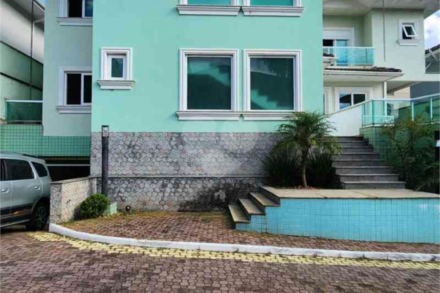 Casa à venda com 3 suítes no condomínio Quinta de Santo Antônio, São Paulo - SP