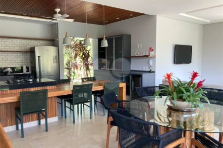 Chácara no Condomínio Vale das Laranjeiras em Indaiatuba SP - Venda - R$ 3,600.000,00 - Locaçao - R$ 30.000,00 mais encargos - Linda, espaçosa, aconchegante, acabamento de alto padrão em rua tranquila e arborizada, em um dos Condomínios mais valorizados de Indaiatuba. Com fácil acesso as principa