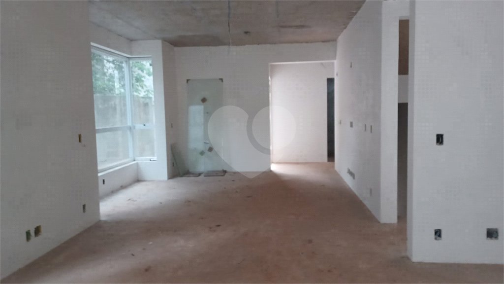 Casa à venda com 4 quartos, sendo 2 suítes, no condomínio Residencial Floresta, São Paulo - SP