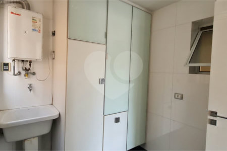 Sobrado à venda com 4 quartos, sendo 1 suíte, em Jabaquara, São Paulo, SP
