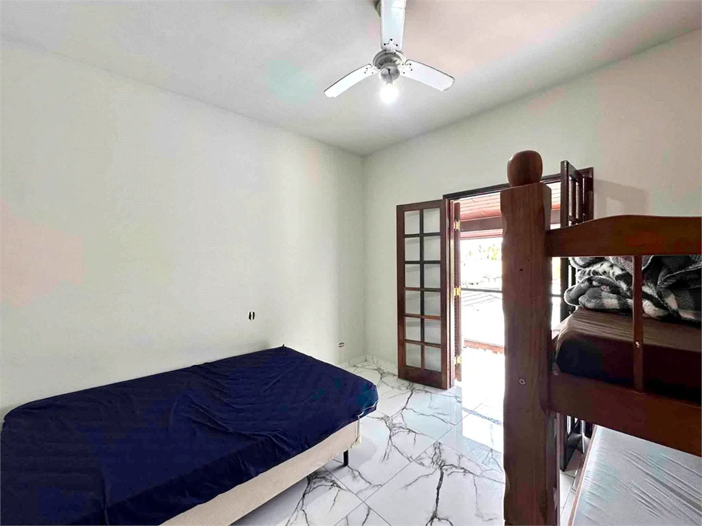 Sobrado à venda com 5 quartos, sendo 3 suítes, em Cidade Nova Peruíbe, Peruíbe, SP