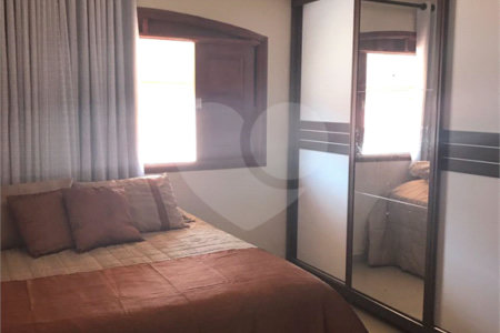 Sobrado à venda com 3 quartos, sendo 2 suítes, em Jardim Tropical, Cuiabá, MT