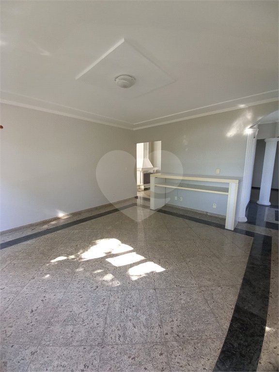 Casa à venda com 5 quartos, sendo 3 suítes, no condomínio Vinhas da Vista Alegre - Lado Sede, Vinhedo - SP