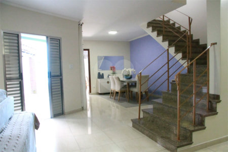 Sobrado à venda com 5 quartos, sendo 1 suíte,  em Jaguaré, São Paulo, SP