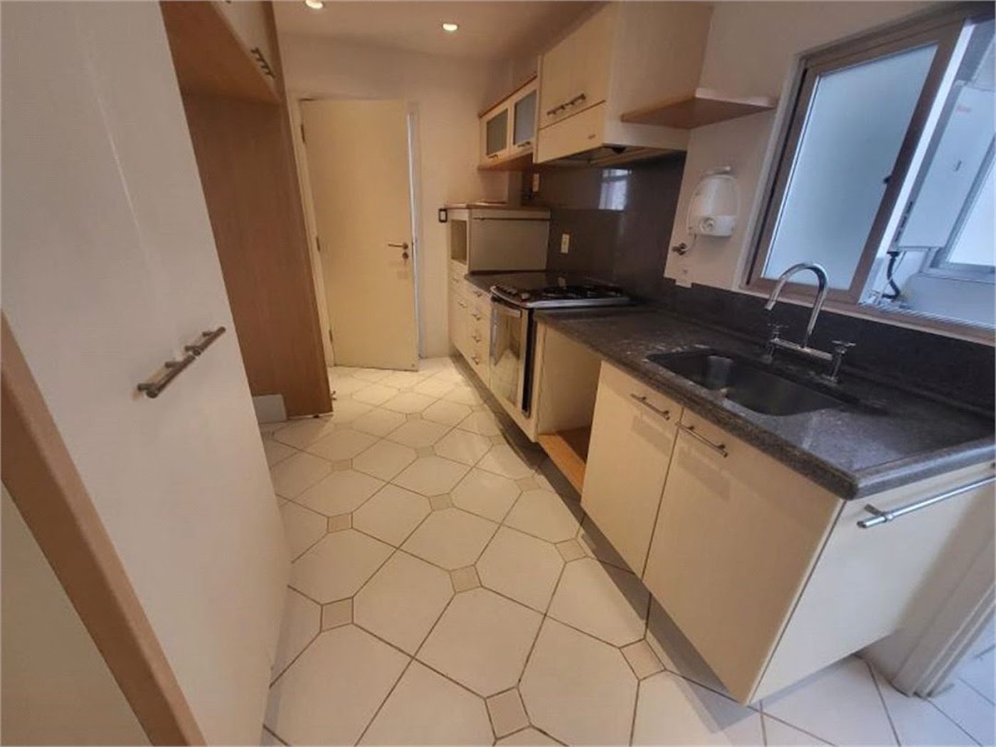 Apartamento Residencial à venda, Gonzaga, Santos - AP1414.