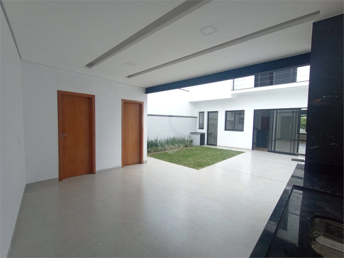 Casa à venda com 3 quartos, sendo 2 suítes, no condomínio Vila Rica, Indaiatuba - SP