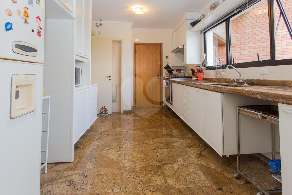 Apartamento para alugar com 5 quartos, sendo 3 suítes, em Alto de Pinheiros, São Paulo, SP