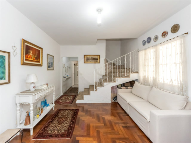 Sobrado à venda com 3 quartos, sendo 1 suíte,  em Jardim Prudência, São Paulo, SP